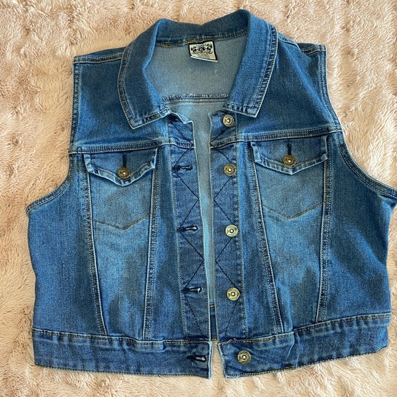 Vest - Picture 1 of 2